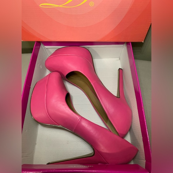 Women’s Delicious Platform Stilettos. Color: Fuschia. Size: 9. Never worn. - Picture 6 of 7